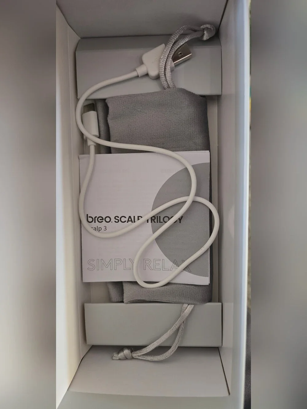 Breo Handheld Scalp 3 Massager - Gray with Pink Accents